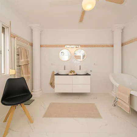 Casa Metro Hotel 4*